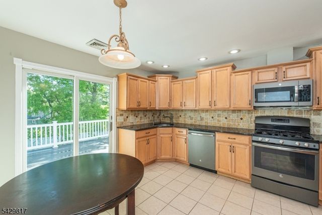 6 Beaumont Pl, Hanover Twp., NJ 07981