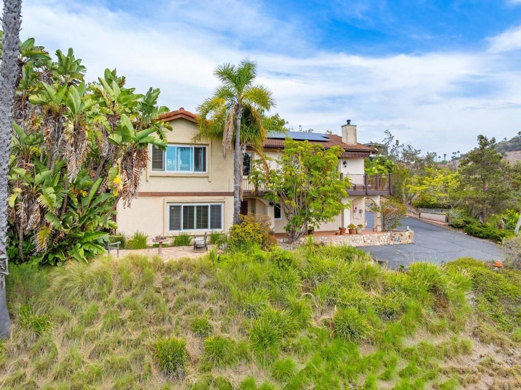 1330 Sugarbush Drive, Vista, CA 92084 — photo 3