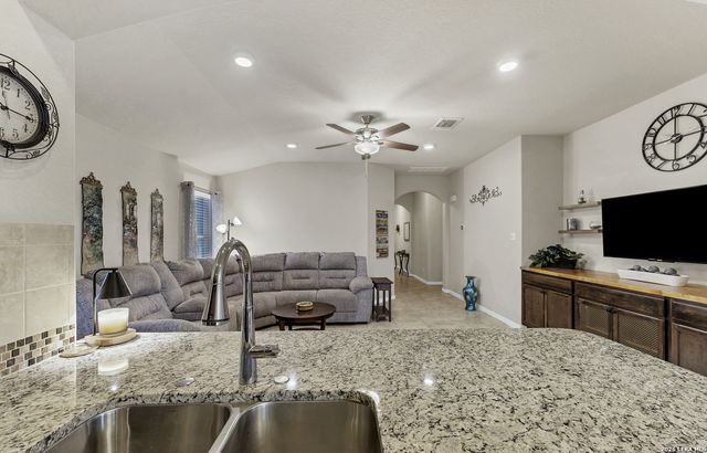 962 Pumpkin Ridge, New Braunfels, TX 78130