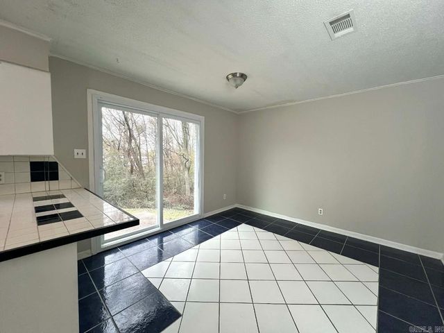 10 Woodbine Court, Little Rock, AR 72209