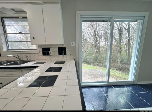 10 Woodbine Court, Little Rock, AR 72209