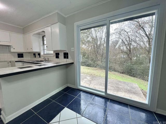 10 Woodbine Court, Little Rock, AR 72209