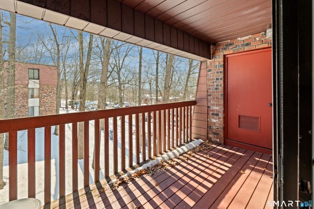 15 Woodsedge Drive APT 5C, Newington, CT 06111