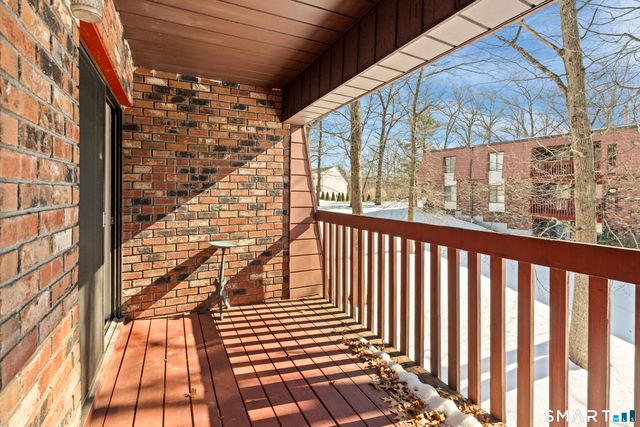 15 Woodsedge Drive APT 5C, Newington, CT 06111