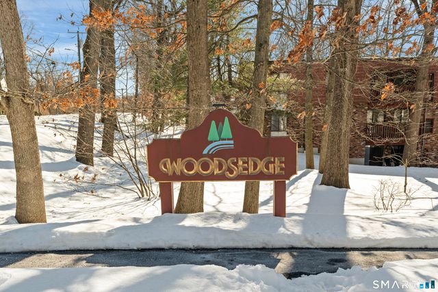 15 Woodsedge Drive APT 5C, Newington, CT 06111