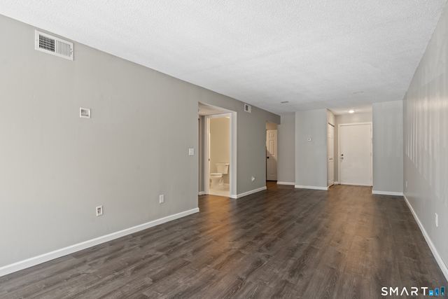 15 Woodsedge Drive APT 5C, Newington, CT 06111