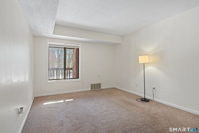 15 Woodsedge Drive APT 5C, Newington, CT 06111