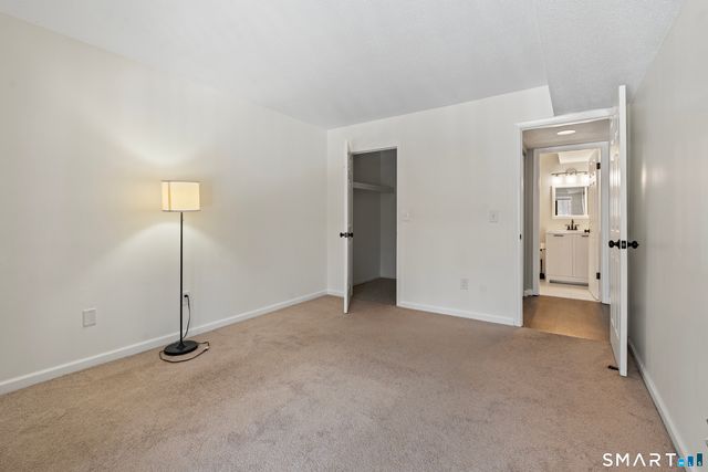 15 Woodsedge Drive APT 5C, Newington, CT 06111