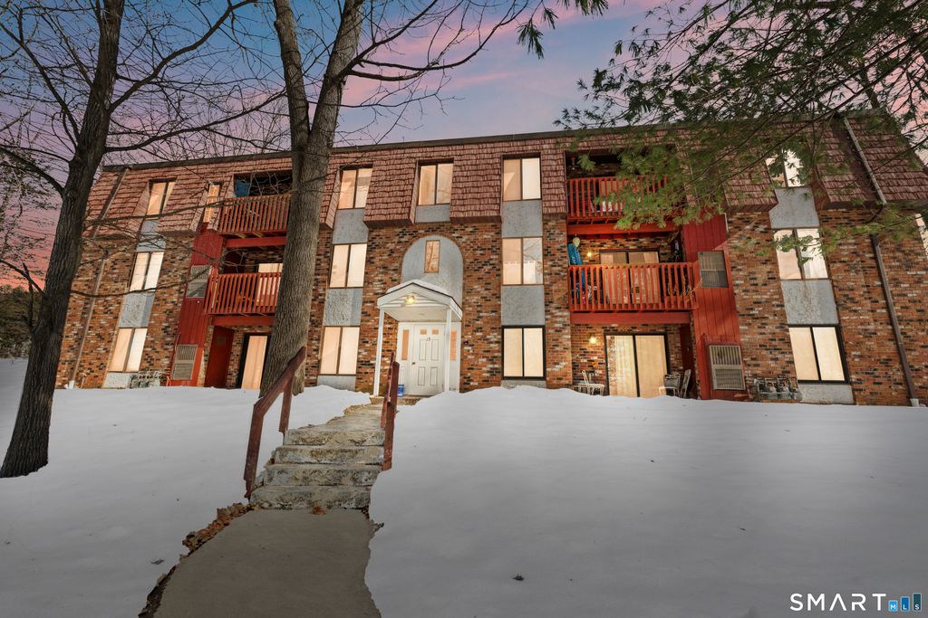 15 Woodsedge Drive APT 5C, Newington, CT 06111