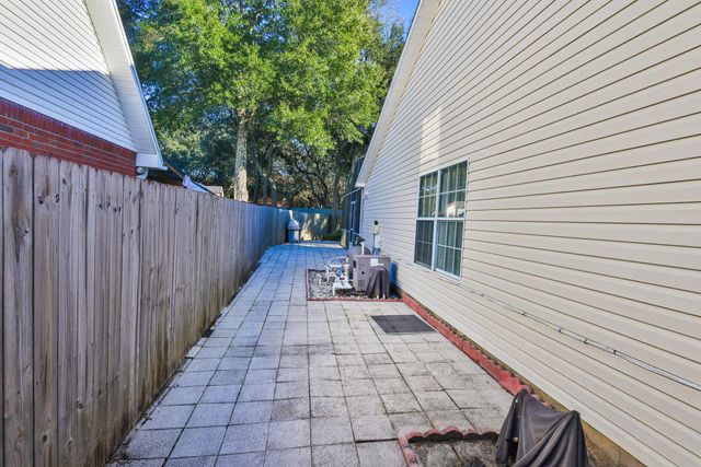 859 Mande Court, Shalimar, FL 32579