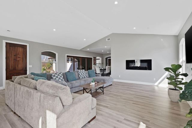 15350 Mustang Ct, Middletown, CA 95461