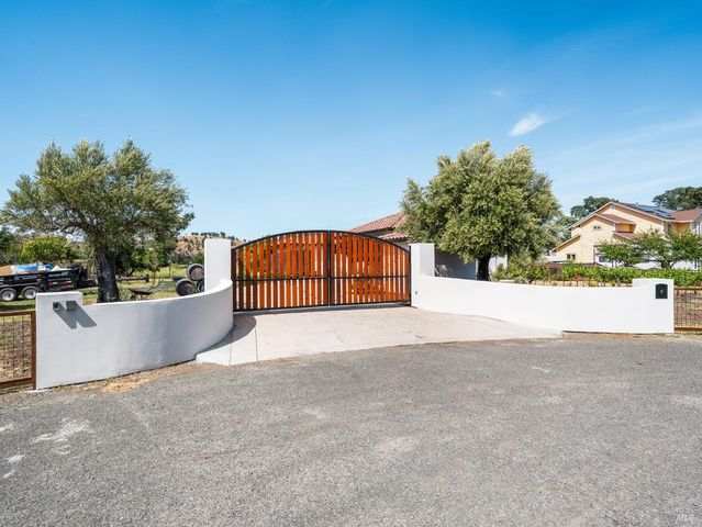 15350 Mustang Ct, Middletown, CA 95461