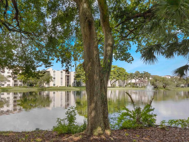 955 Egret Circle 102, Delray Beach, FL 33444