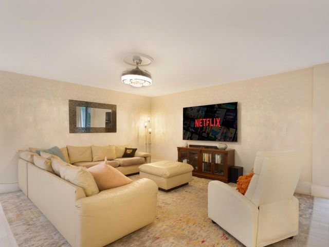 955 Egret Circle 102, Delray Beach, FL 33444