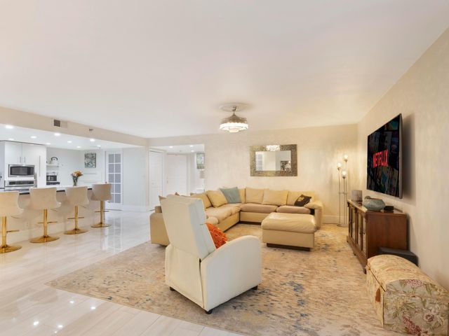 955 Egret Circle 102, Delray Beach, FL 33444