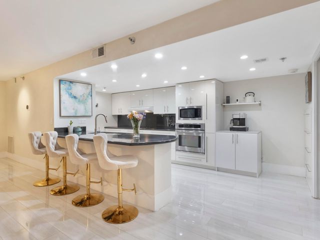 955 Egret Circle 102, Delray Beach, FL 33444