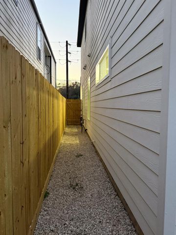 9005 Comal Street, Houston, TX 77051