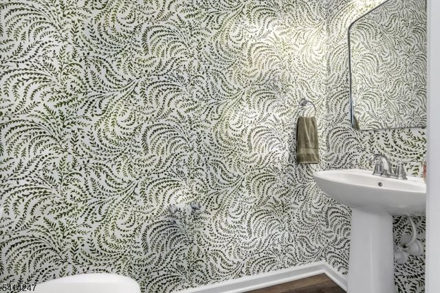 35 Aspen Dr, Cedar Grove Twp., NJ 07009