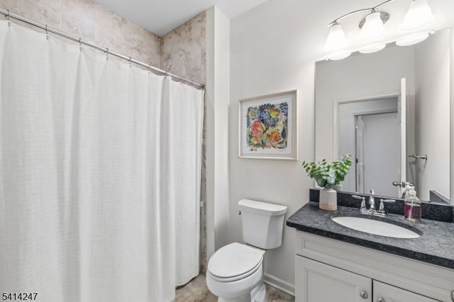 35 Aspen Dr, Cedar Grove Twp., NJ 07009