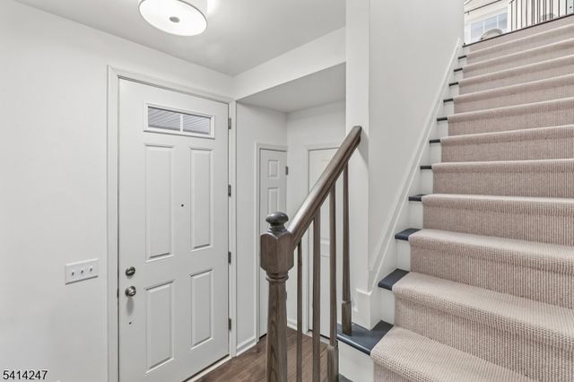 35 Aspen Dr, Cedar Grove Twp., NJ 07009