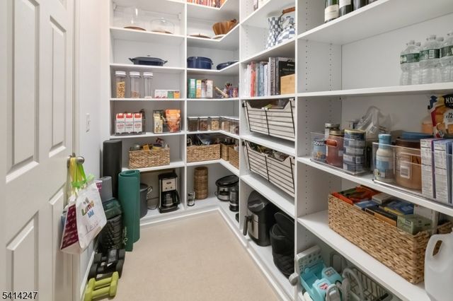 35 Aspen Dr, Cedar Grove Twp., NJ 07009