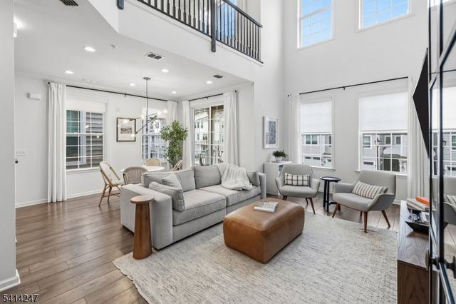 35 Aspen Dr, Cedar Grove Twp., NJ 07009