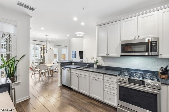 35 Aspen Dr, Cedar Grove Twp., NJ 07009