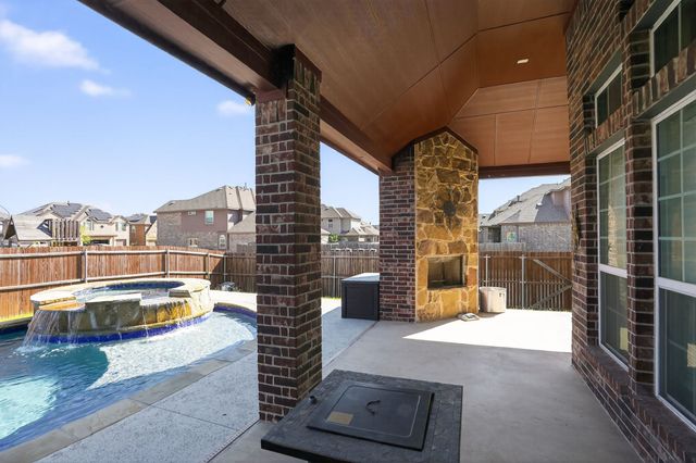 6500 Belhaven Drive, Fort Worth, TX 76123