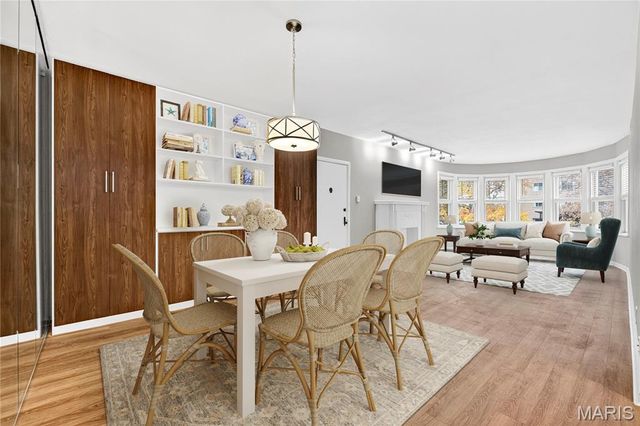 907 S Hanley Road 5, Clayton, MO 63105