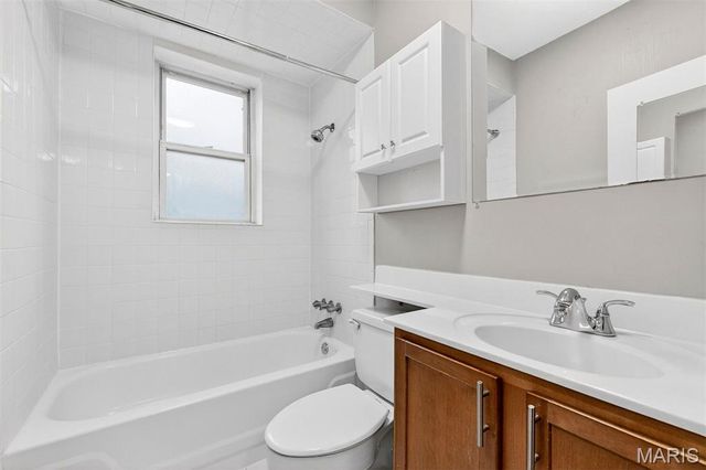 907 S Hanley Road 5, Clayton, MO 63105