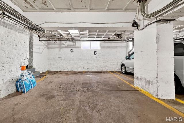 907 S Hanley Road 5, Clayton, MO 63105