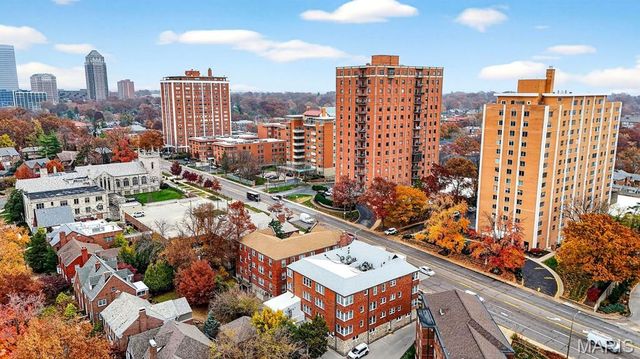 907 S Hanley Road 5, Clayton, MO 63105