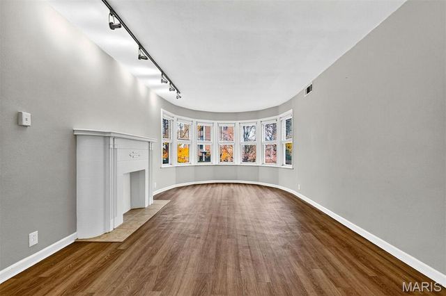 907 S Hanley Road 5, Clayton, MO 63105