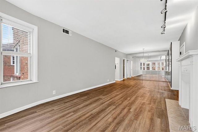 907 S Hanley Road 5, Clayton, MO 63105