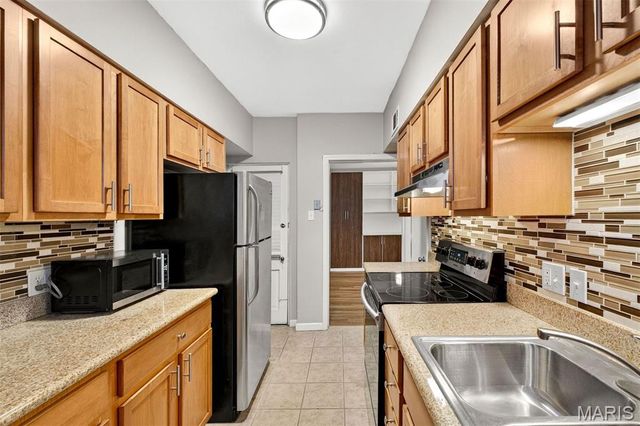 907 S Hanley Road 5, Clayton, MO 63105