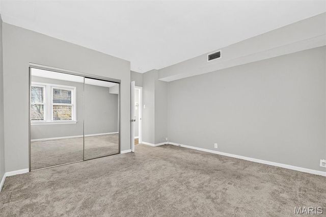 907 S Hanley Road 5, Clayton, MO 63105