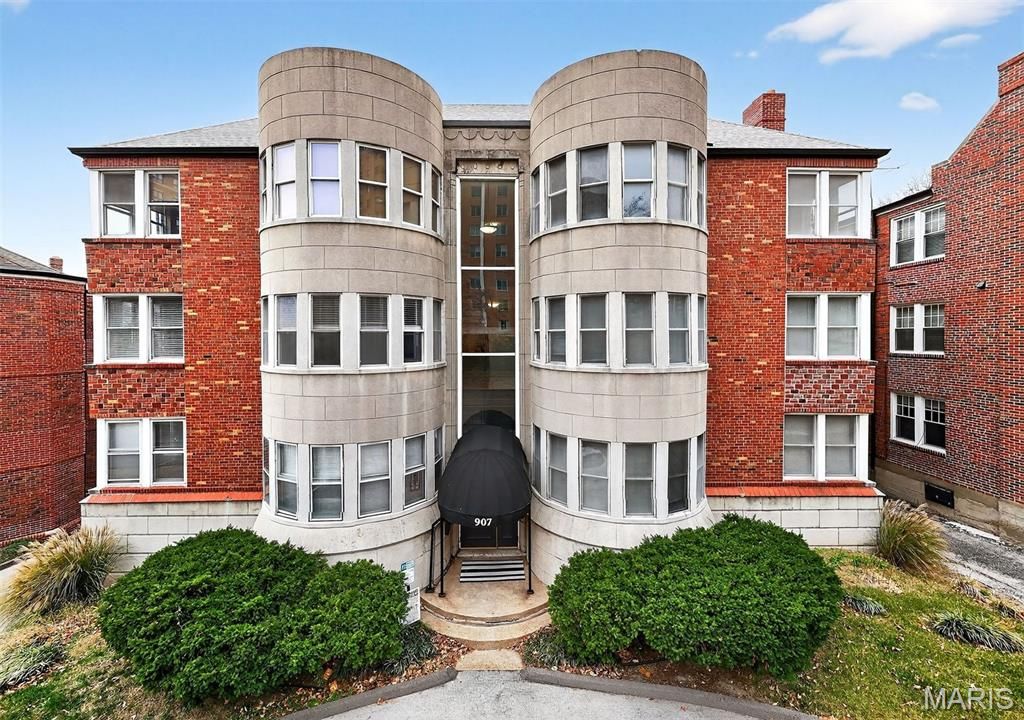 907 S Hanley Road 5, Clayton, MO 63105