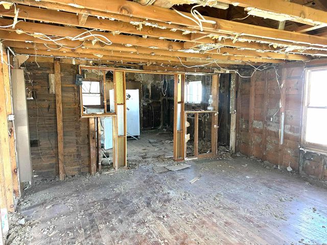 1027 N 5th St, Salina, KS 67401