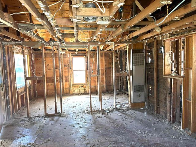 1027 N 5th St, Salina, KS 67401