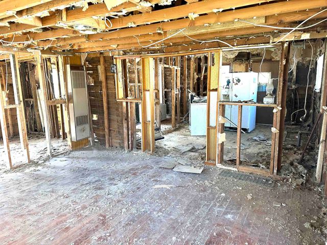 1027 N 5th St, Salina, KS 67401