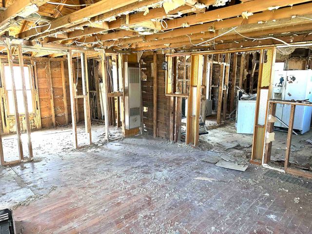 1027 N 5th St, Salina, KS 67401