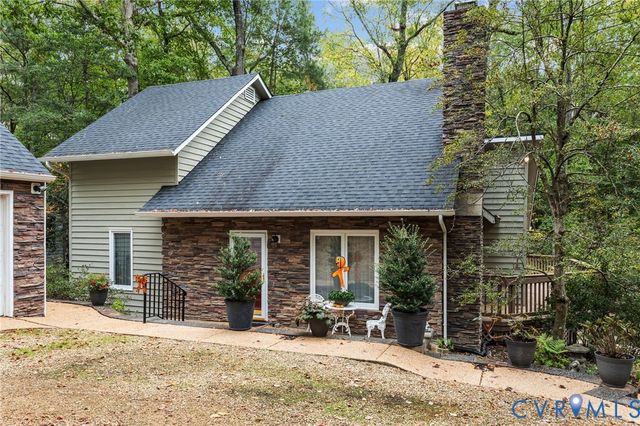 3209 Shadow Oaks Rd, Midlothian, VA 23112