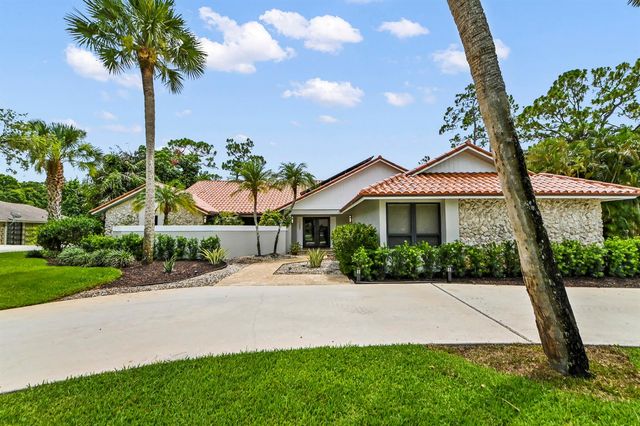 13067 Doubletree Circle, Wellington, FL 33414
