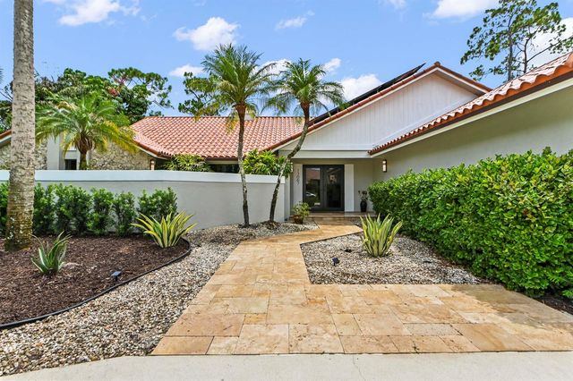 13067 Doubletree Circle, Wellington, FL 33414