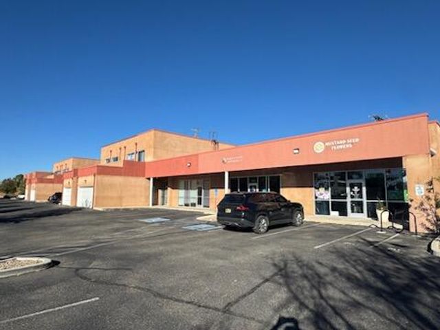 334 Adams Street SE, Albuquerque, NM 87108