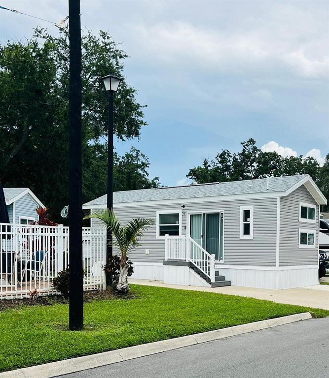 Image 2 of property listing at 2729 CAMPER AVENUE, Kissimmee, FL 34744