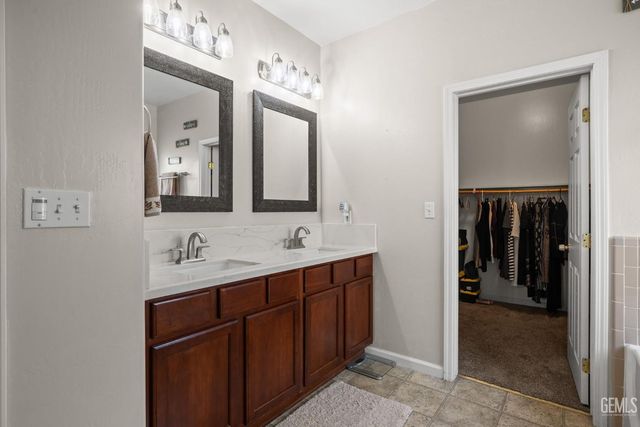 12602 Mezzadro Avenue, Bakersfield, CA 93312