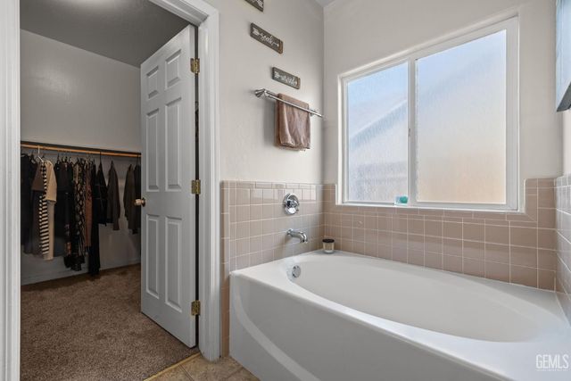 12602 Mezzadro Avenue, Bakersfield, CA 93312