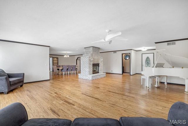 109 Pecan Lane, Belleville, IL 62223