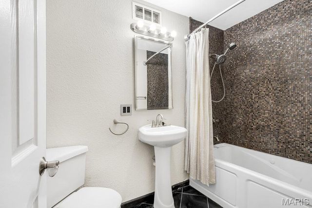 109 Pecan Lane, Belleville, IL 62223